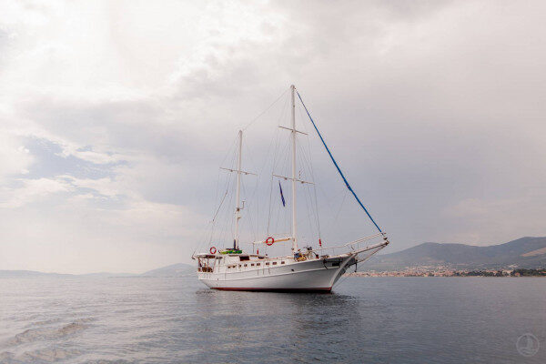 Hırvatistan'ın Dubrovnik kentinde büyüleyici bir yelkenli yatla balık Tutma Kiralama ve Şnorkelli yüzme deneyimleri