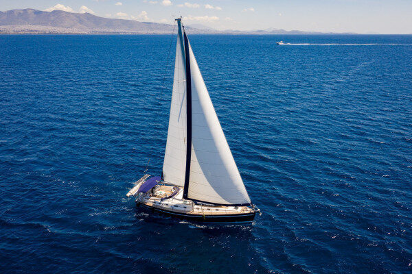 Atina, Yunanistan'da Kiralık Büyük ve iyi tasarlanmış Profesyonel Bir Yelkenli Yat