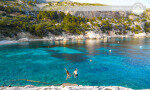 Pakleni Adası'nın sahil şeridi Trogir-Hırvatistan'ın güzelliğini bulun