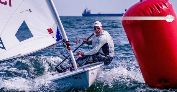 Skipper expérimenté prêt à prendre la mer