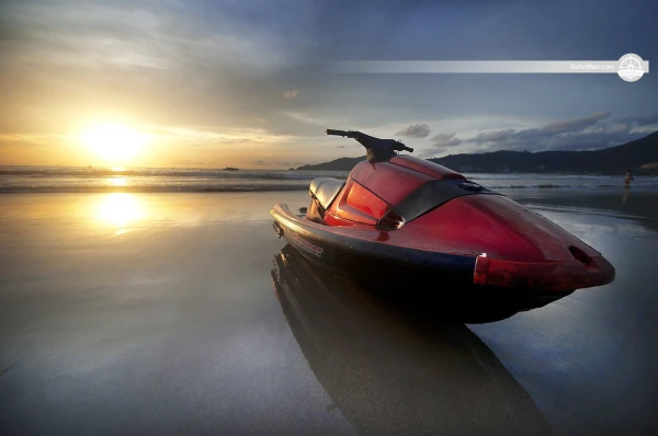 Fransa'nın Marsilya şehrinde su sporları macerası için Jet Ski kiralayın.