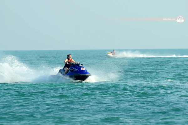 Fransa'nın Marsilya şehrinde su sporları macerası için Jet Ski kiralayın.