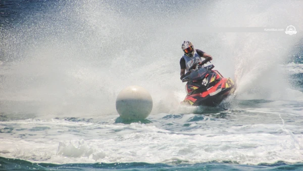Alugue um jet ski em Marselha, França.