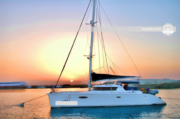 Charter Power Catamaran em Iles de Lérin, França