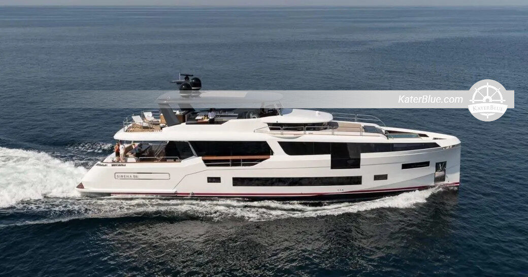 De luxe Moanna II is beschikbaar voor charter in Athene, Griekenland.