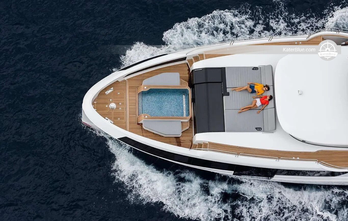 De luxe Moanna II is beschikbaar voor charter in Athene, Griekenland.