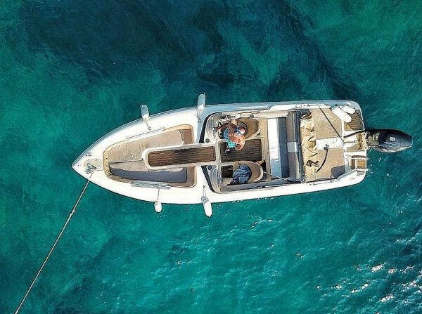 Motorbåd Riviera 22BR til salg Zouk Mosbeh, Libanon
