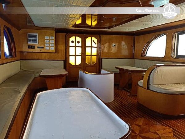 Noleggio yacht privato di 24 ore per una battuta di pesca lungo la costa del Mar Rosso a Hurghada, Egitto
