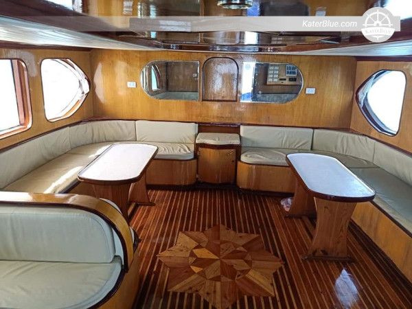 Noleggio yacht privato di 24 ore per una battuta di pesca lungo la costa del Mar Rosso a Hurghada, Egitto