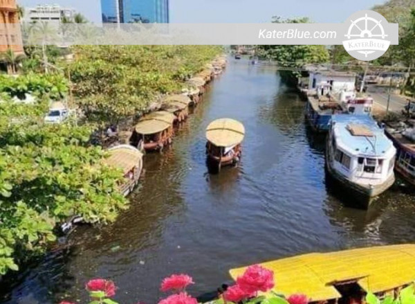 Handmade Houseboat overnight rental in Kerela, India