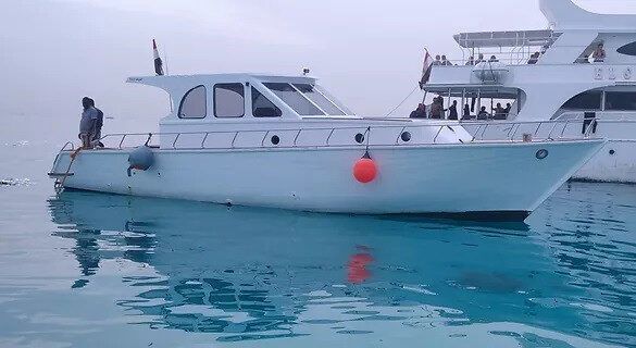 シュノーケリングと島巡りを楽しむための、フルガダ発の終日プライベートグループヨットチャーター