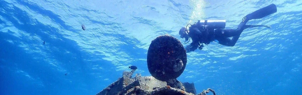 在约旦亚喀巴岛顶级潜水点体验潜水和浮潜水上探险