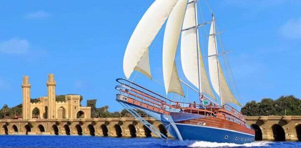 Mısır'ın Damietta Boğazı kıyıları boyunca 3 saatlik yelkenli yat kiralama