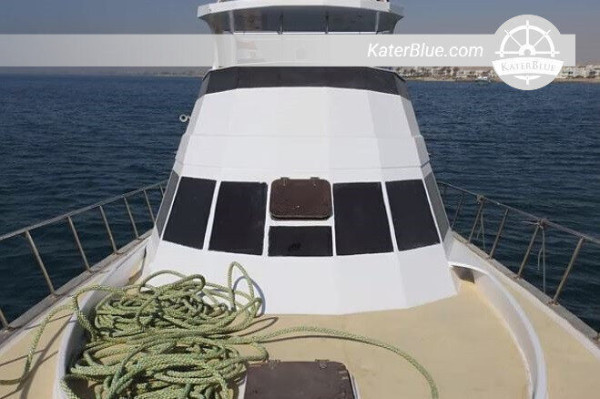 استئجار قارب بمحرك ليوم كامل لـ 25 ضيفًا في السخنة، الغردقة، مصر