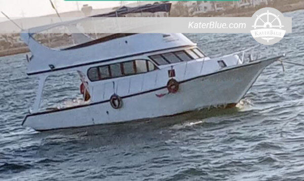 استئجار قارب بمحرك ليوم كامل لعشرة ضيوف في السخنة، الغردقة، مصر