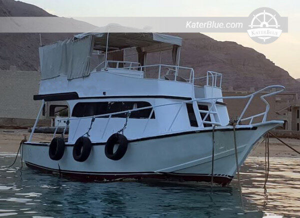 استئجار قارب بمحرك ليوم كامل لـ 20 ضيفًا في السخنة، الغردقة، مصر