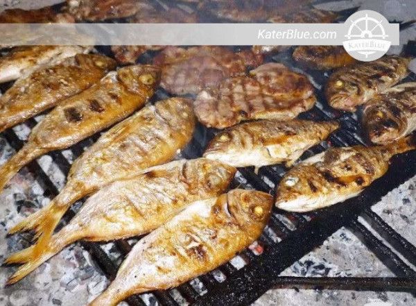 استئجار قارب بمحرك ليوم كامل لـ 30 ضيفًا في السخنة، الغردقة، مصر