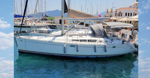 Sailing yacht trip for 2 weeks to Santorini islands with sail training and bareboat skipper license