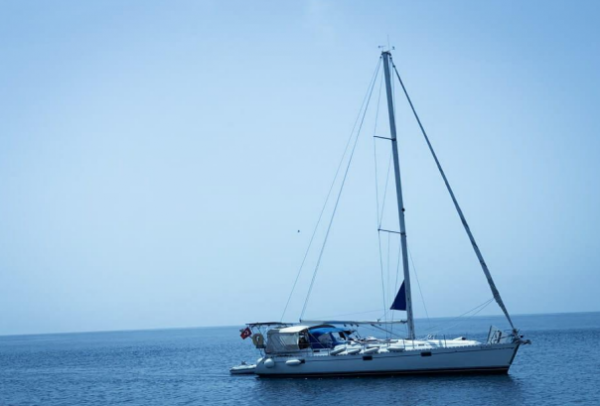 يخت بمحرك فرنسي Benetteau Oceanis 40 ميثاق في أيدين، كوساداسي، تركيا