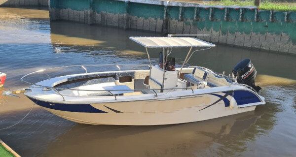 Sale 700 Fisherman with Console with bathroom Motor boat in Buenos Aires, Argentina