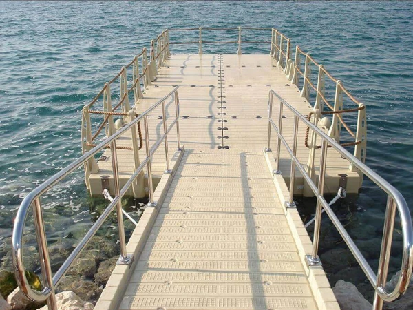 Dodávky a instalace plovoucích mořských doků pro přístavy, mariny a hotely