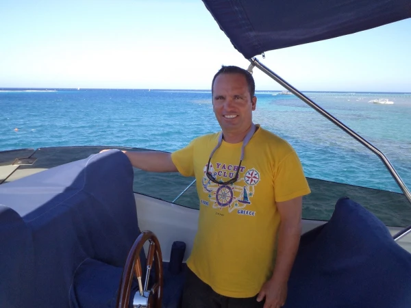 Équipage qualifié Yachtmaster disponible pour les postes de Skipper et de Matelot.