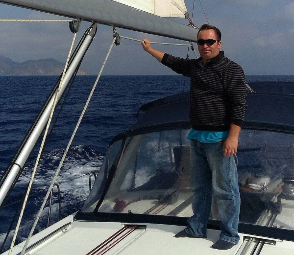 Équipage qualifié Yachtmaster disponible pour les postes de Skipper et de Matelot.
