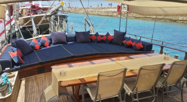 9 ore di noleggio caicco privato di lusso a Girne, Cipro Nord