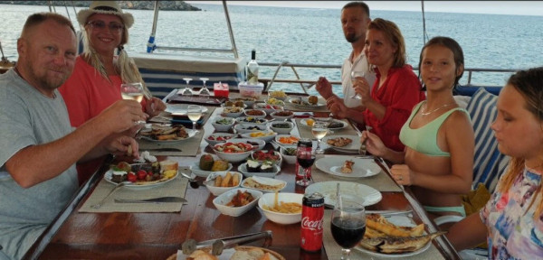 9 ore di noleggio caicco privato di lusso a Girne, Cipro Nord