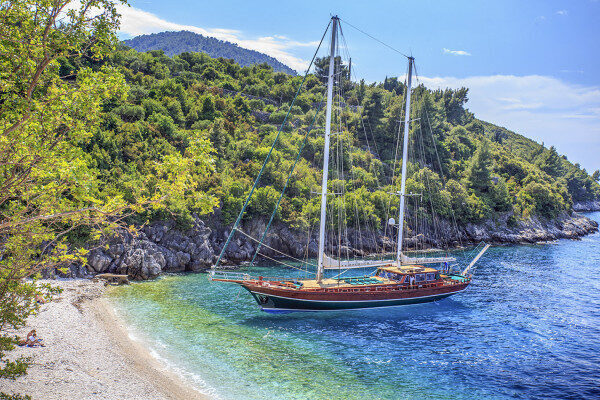 Hırvatistan'ın Dubrovnik şehrinde en lüks guletle jet sörfü ve su pateni deneyimleri.
