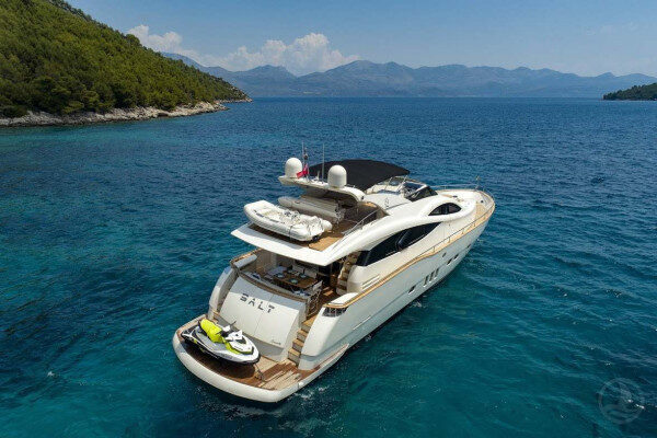 Experiencias de Jet-Surf y Snorkel con un impresionante yate a motor en Dubrovnik, Croacia
