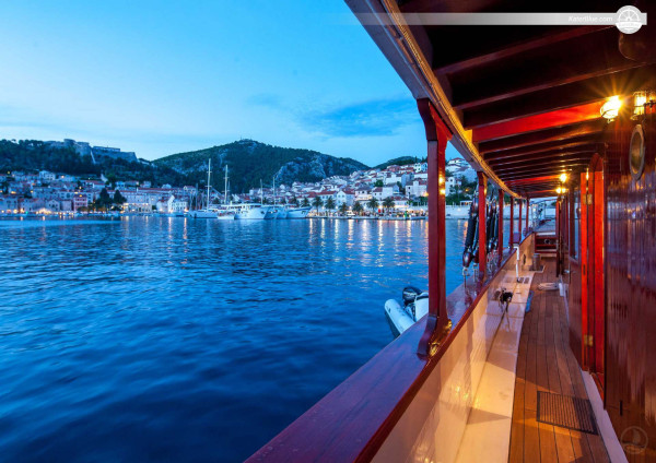 7 days Water Skating and Kayak Surfing Experiences with an Amazing Sailing Yacht in Dubrovnik, Croatia
