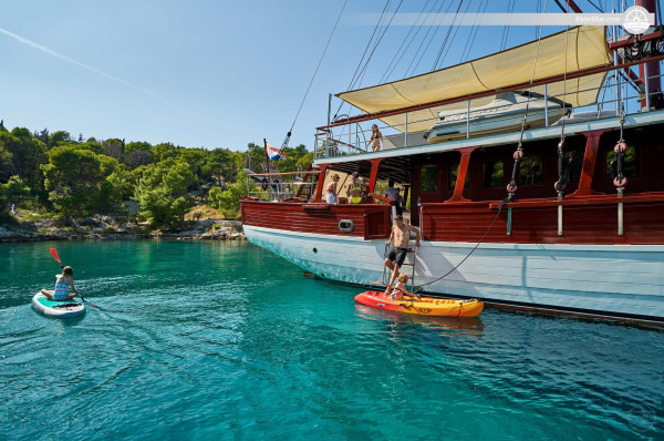 7 days Water Skating and Kayak Surfing Experiences with an Amazing Sailing Yacht in Dubrovnik, Croatia
