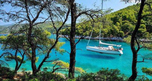 Catamarã Nautitech 46 Fly, construído em 2019, com 6 cabines e modelo Fly.