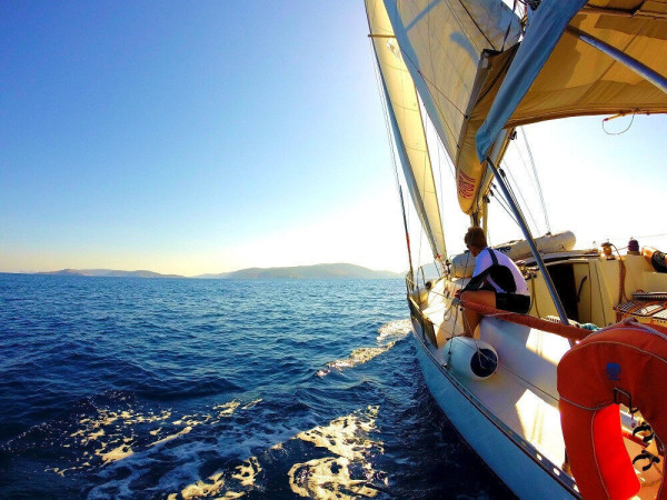 Iate à vela Dufour 470 totalmente equipado com 5 cabines, Atenas-Grécia