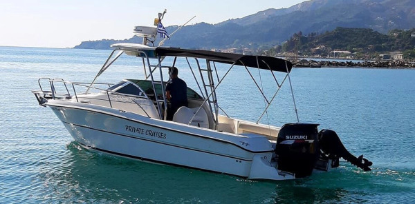 Yunanistan'ın Zakynthos adasında tam gün süren motorlu tekne turu.