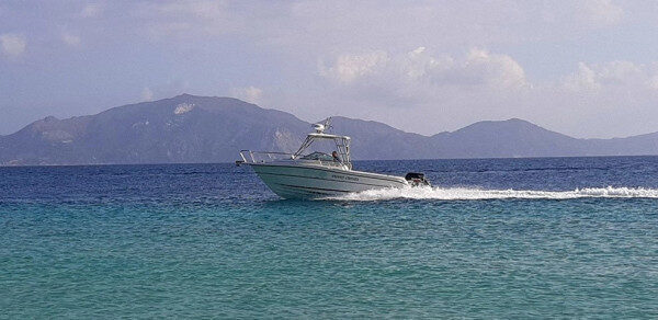 Yunanistan'ın Zakynthos adasında, Laganas-Mizithres güzergahında 5 saatlik günübirlik tekne turu.