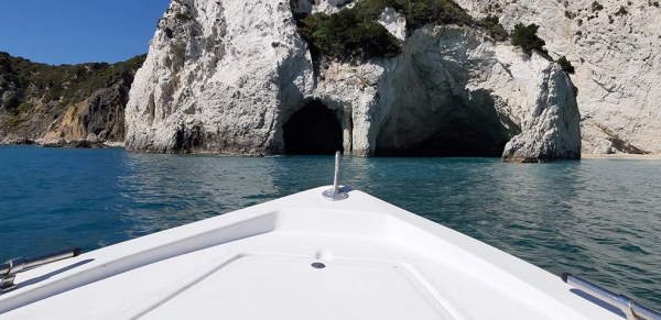 Yunanistan'ın Zakynthos adasında, Laganas-Mizithres güzergahında 5 saatlik günübirlik tekne turu.