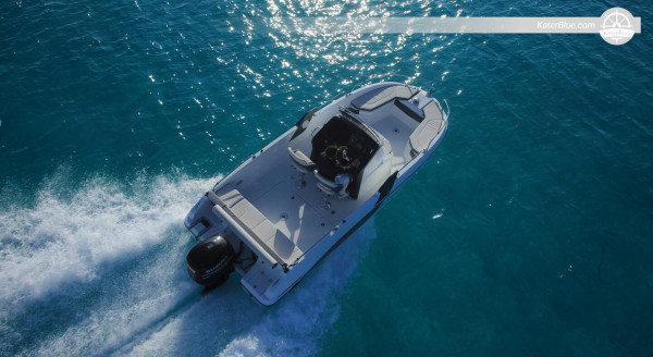 Experiencia de crucero en un barco a motor de elegante diseño en Barcelona, ​​España