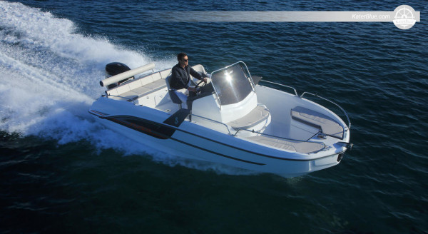Experiencia de crucero en un barco a motor de elegante diseño en Barcelona, ​​España