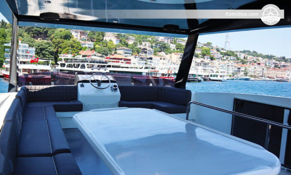 Excursion d'une journée complète en yacht à moteur moderne sur l'île d'Istanbul, à Bebek, Turquie, avec baignade.