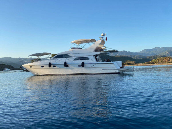 Tour privato blu con 3 cabine Motor Yacht-Gulf Graf-charter a Muğla Göcek Turchia