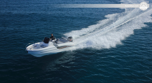 Experiencia de crucero en un barco a motor de elegante diseño en Barcelona, ​​España