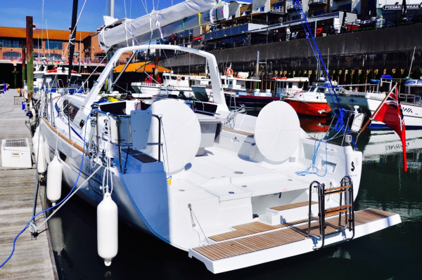 Modern prestandayacht Beneteau Oceanis 41 Express-Experience i Barcelona, ​​Spanien