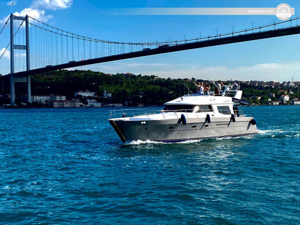 Experiencia de navegación de 2 horas en un yate a motor por el Bósforo en Estambul (Haliç, Turquía)
