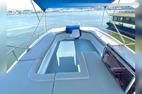 Experiencia de navegación de 2 horas en un yate a motor por el Bósforo en Estambul (Haliç, Turquía)