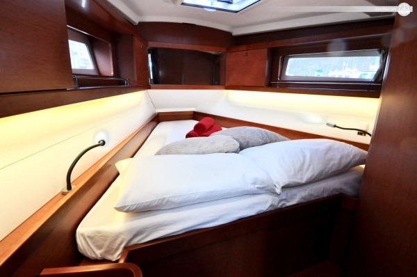 Modern prestandayacht Beneteau Oceanis 41 Express-Experience i Barcelona, ​​Spanien