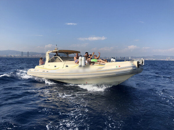 İspanya'nın Barselona şehrinde RYA Powerboat Seviye 2 kursu