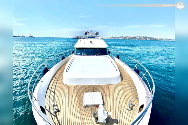 Experience the unique tranquility of the Bosphorus on Motor Yacht sail in İstanbul Haliç Turkey