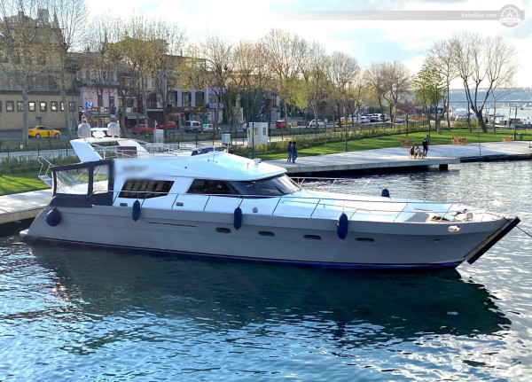 Experiencia de navegación de 2 horas en un yate a motor por el Bósforo en Estambul (Haliç, Turquía)